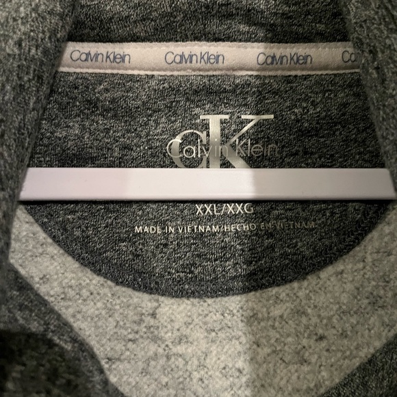 ❌SOLD❌ Calvin Klein hoodie - worn once - Picture 3 of 7